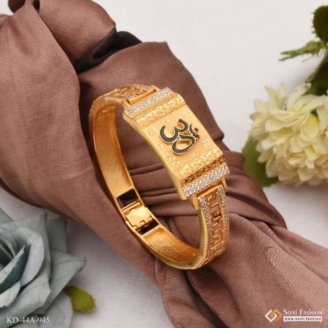 Gold kada deals bracelet designs