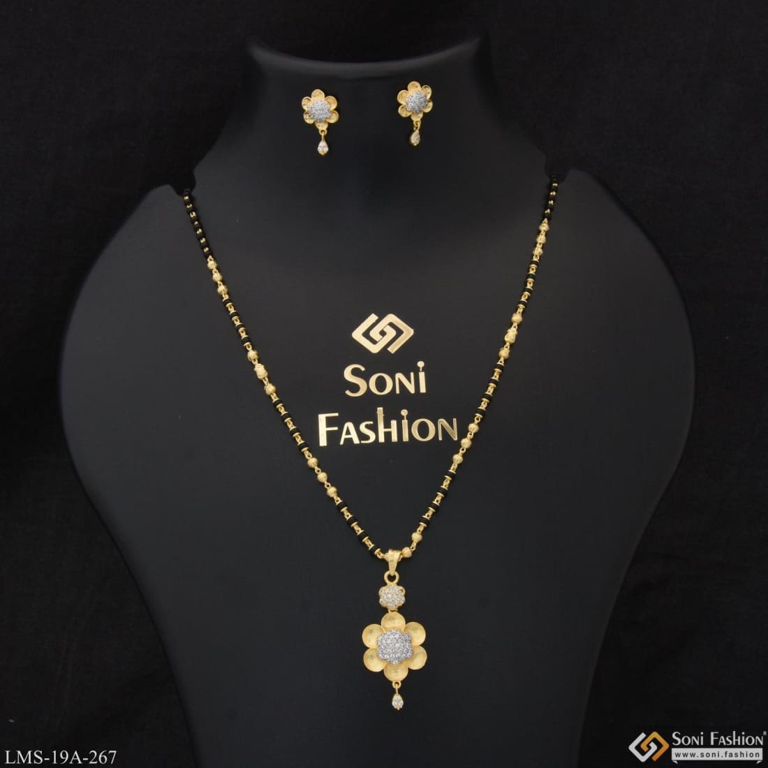 Gold mangalsutra store design 2020