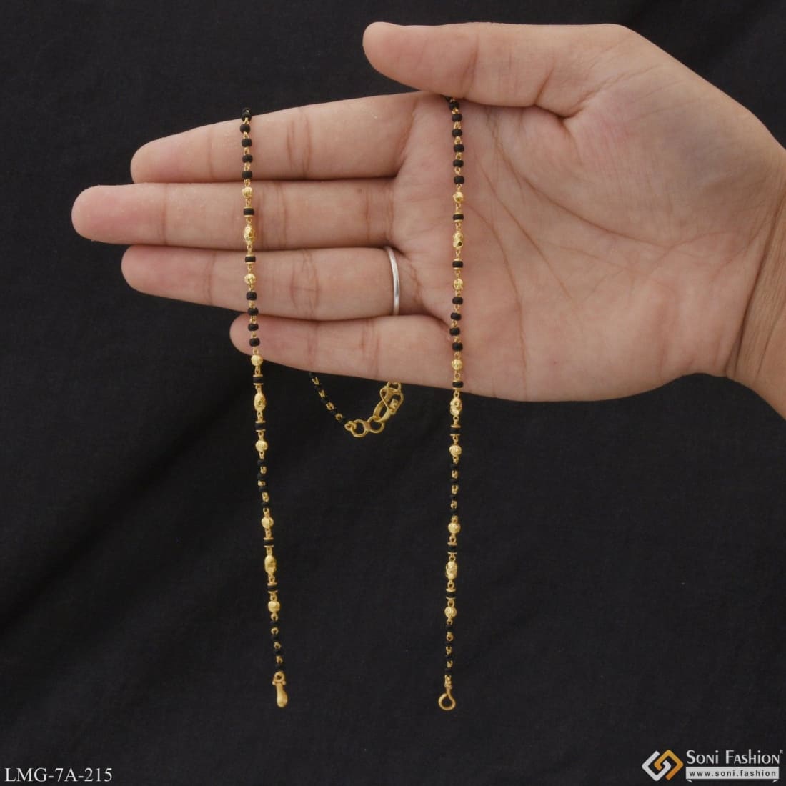 Hand on sale mangalsutra price