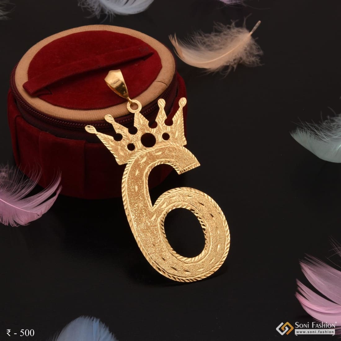 King crown sales gold pendant