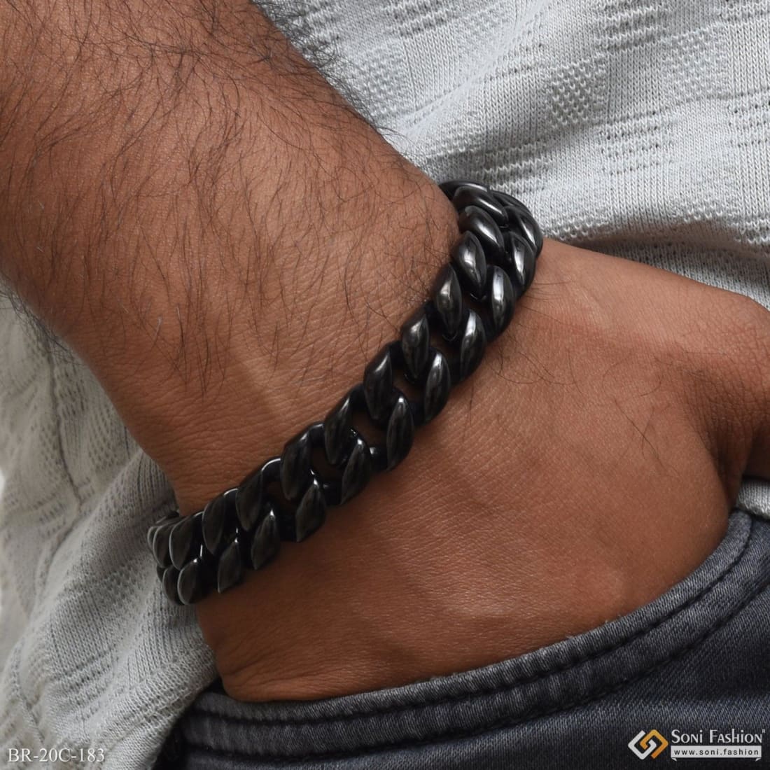 Attention-getting design high quality black color bracelet for men