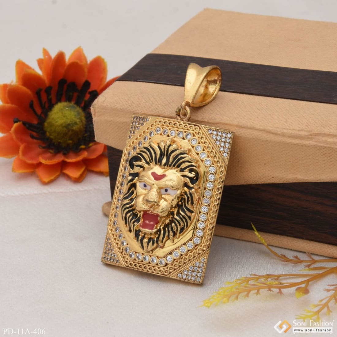 Gold plated lion deals head pendant