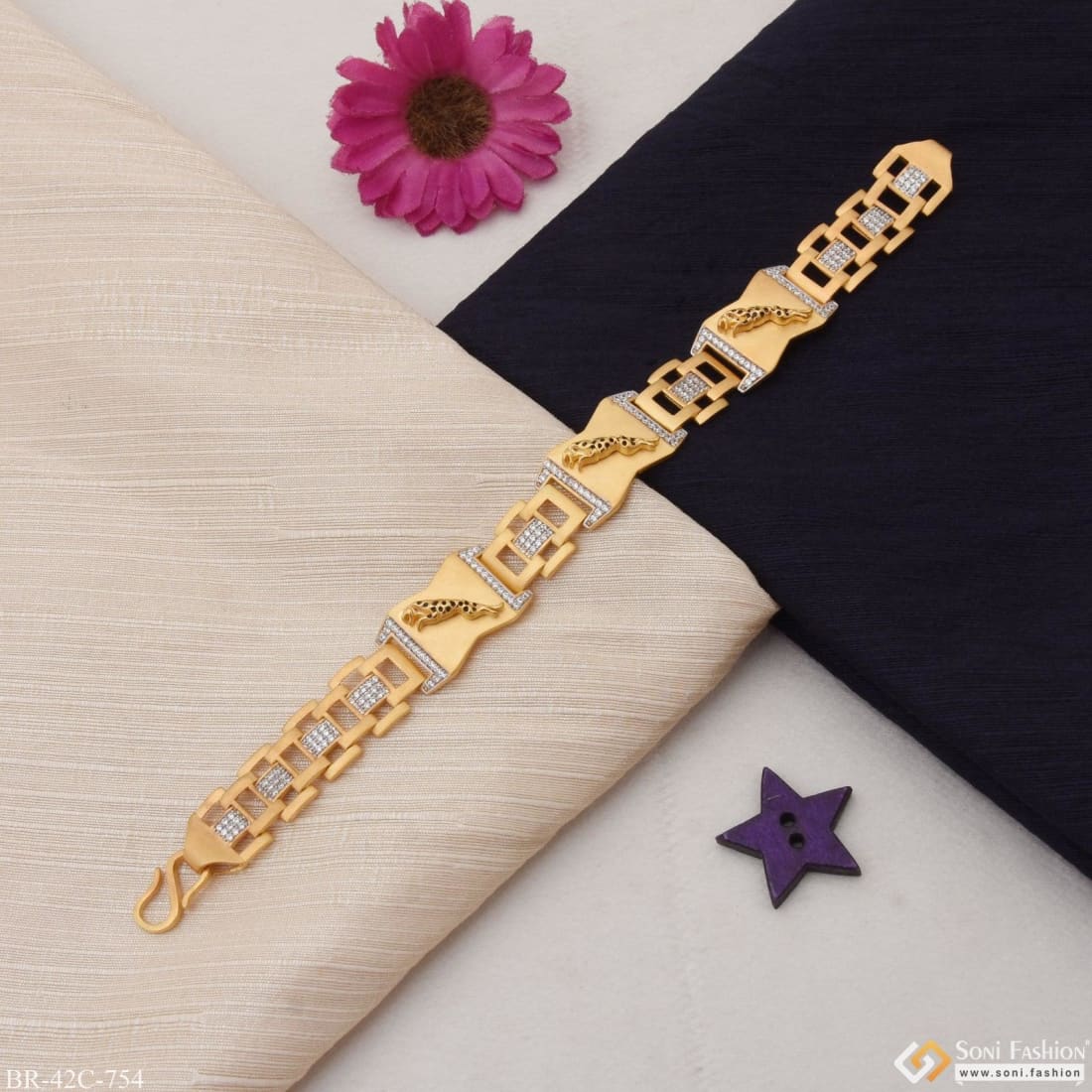 Gold bracelet in 3 on sale grams