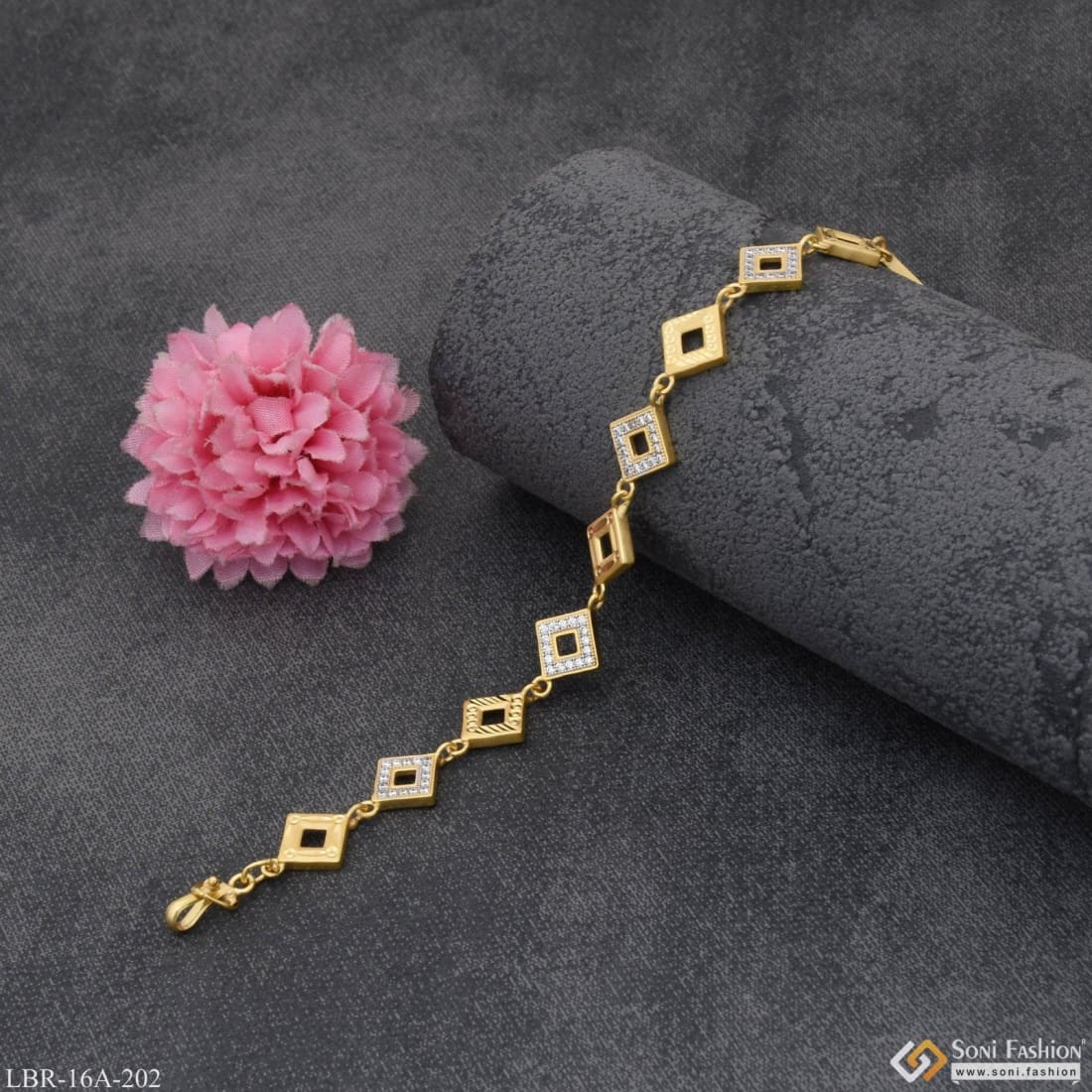 Unique Gold Bracelet Designs 2024 | favors.com