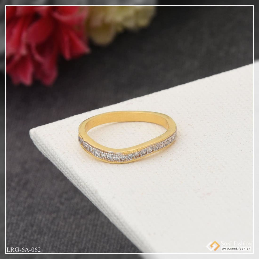 Simple gold ring with deals one diamond