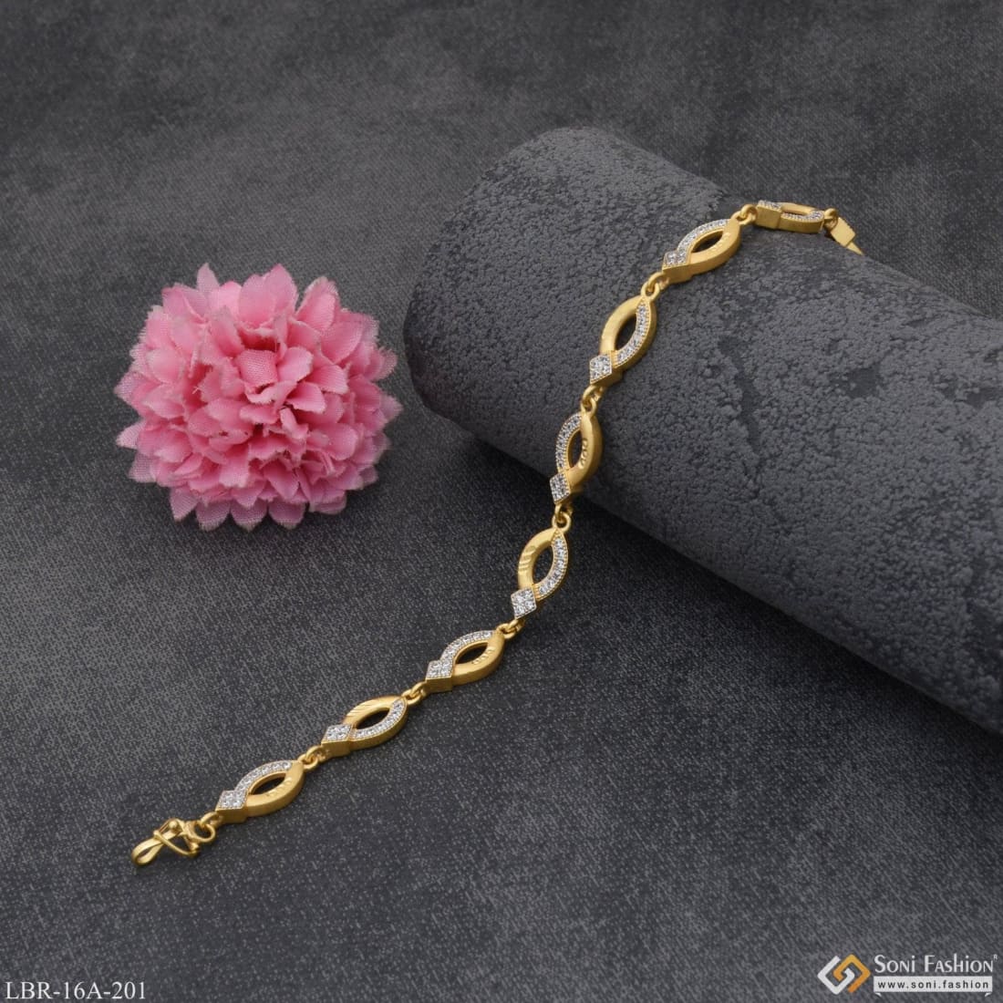 Thin Fancy Blade Design Gold Plated Bracelet For Ladies Daily Wear BRAC133