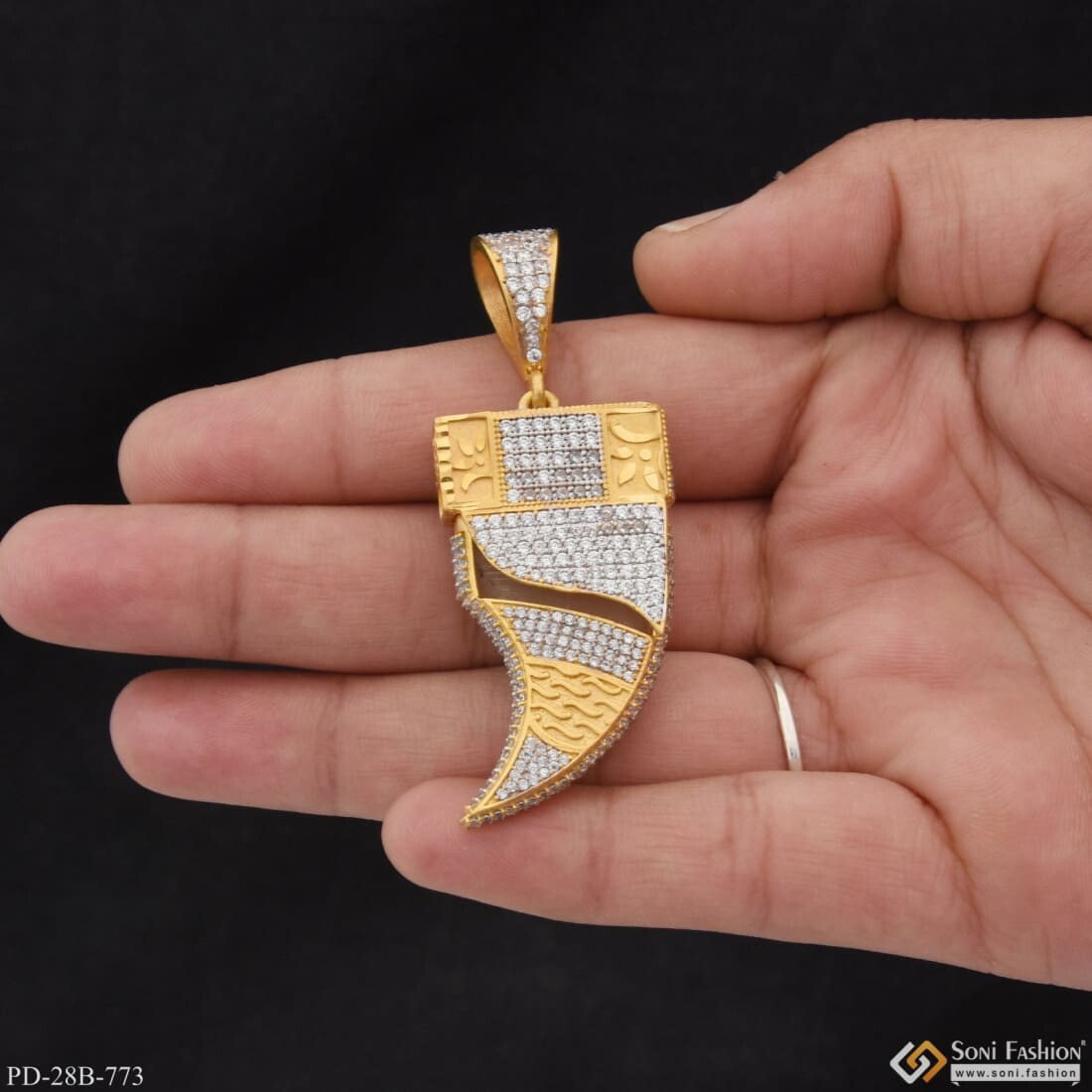 One 2025 gram pendant