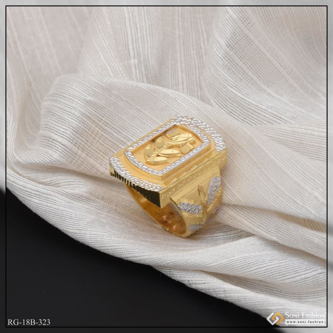 Cairo Signet Ring in 18K Yellow Gold, 23.6mm | David Yurman