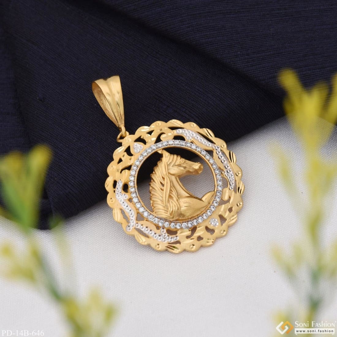 Gold horse 2024 head pendant