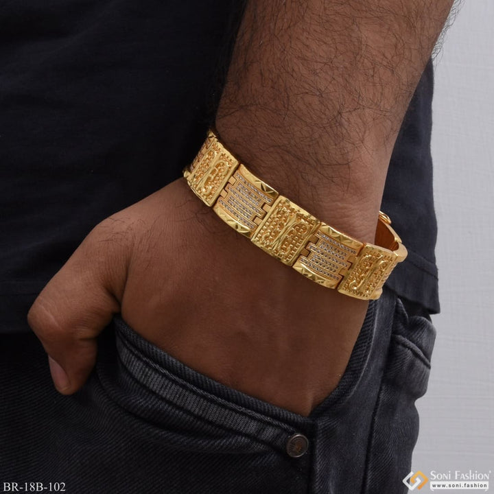 High-quality gold bracelet for men with diamond clasp - Style B102