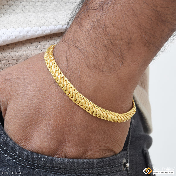 Best Quality Gold Plated Linked Bracelet for Men - Style D494