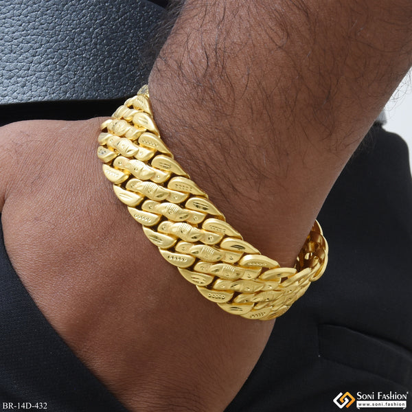 Glamorous Design Gold Plated Pokal Bracelet for Men - Style D432