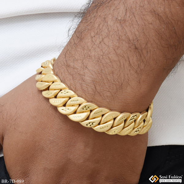 Lovely Design High-Quality Gold Plated Pokal Bracelet for Men - Style D089