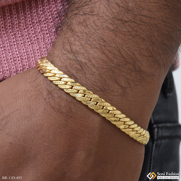 Stylish Design Gold Plated Link Bracelet for Men - Style D493