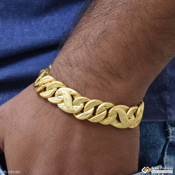 Traditional Design Gold Plated Pokal Bracelet for Men - Style D402