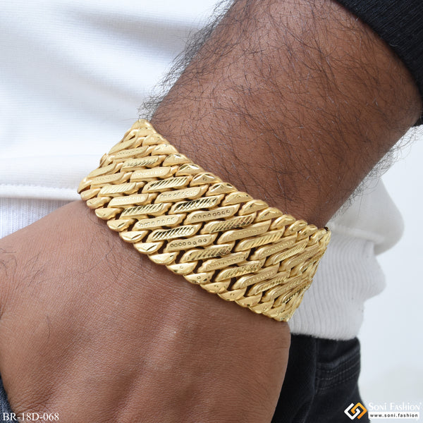 Wave Pokal Sophisticated Design Gold Plated Bracelet for Men - Style D068