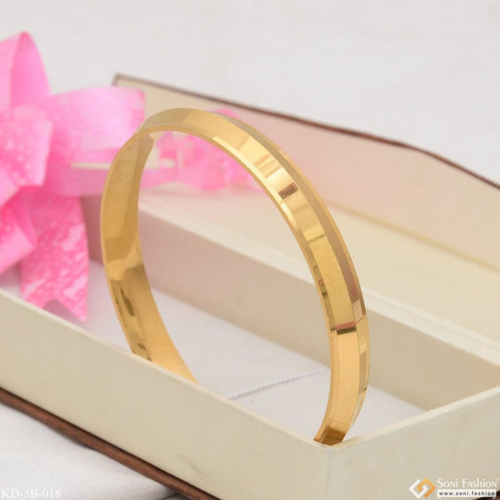 Artisanal Design Exciting High-quality Gold Plated Kada