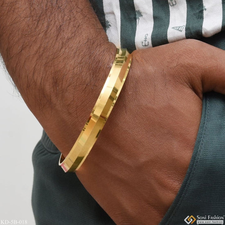 Artisanal Design Exciting High-quality Gold Plated Kada