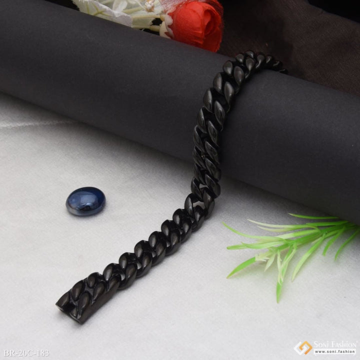 Attention-getting design high quality black color bracelet