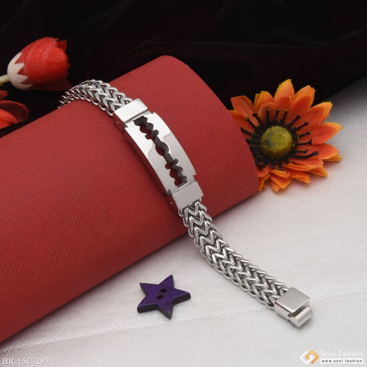 Attention-getting design high quality silver color bracelet