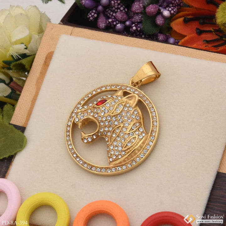 Attractive jaguar face with diamonds in round pendant - gold