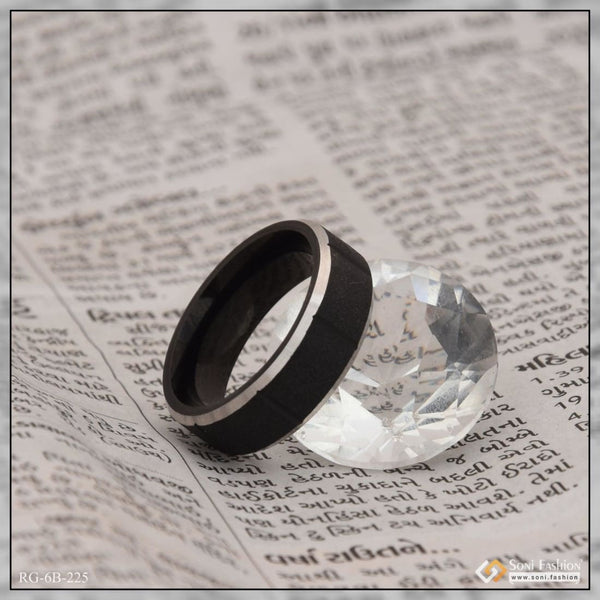 Black & silver attention-getting design high quality ring