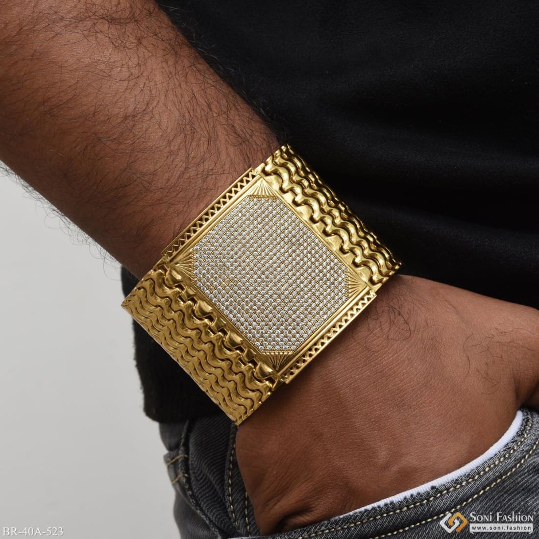 Givenchy: Gold Mini Lock Bracelet | SSENSE