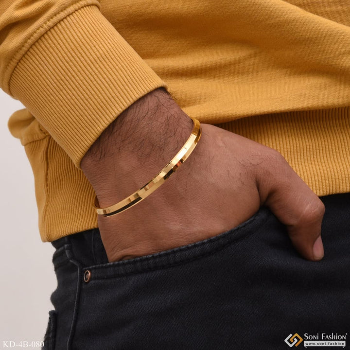 Man wearing gold bracelet - Punjabi Kada for Men - Style B080.