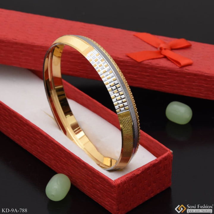 Cool Design Superior Quality Golden & Silver Color Kada