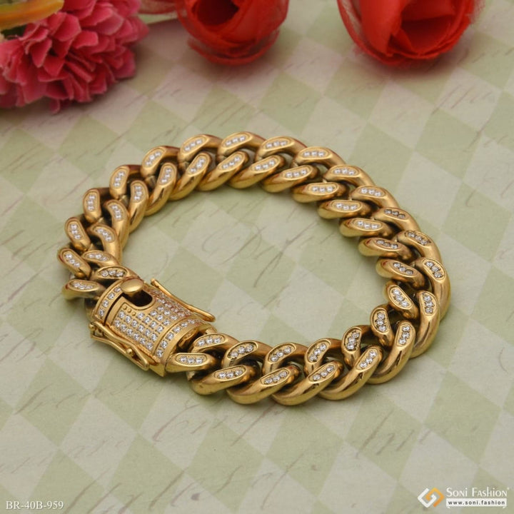 Cute design best quality with diamond golden color bracelet