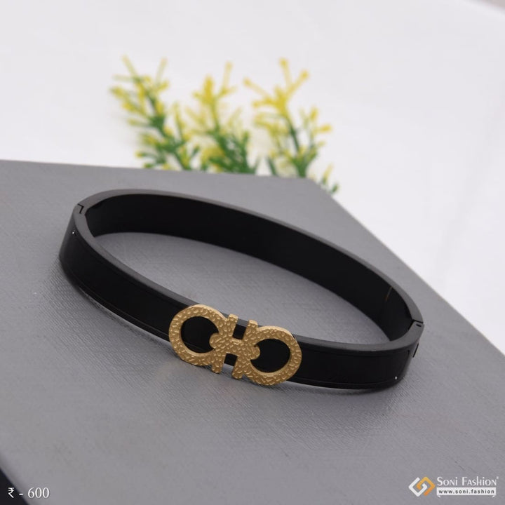 Exceptional design high-quality black & golden color kada