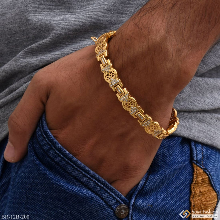 Gold bracelet with diamond clasp featured in Flower With Diamond Decorative Design product.