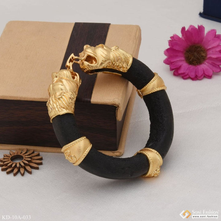 Lion Face - Brilliant Design Blackleather Genda Kada Gold