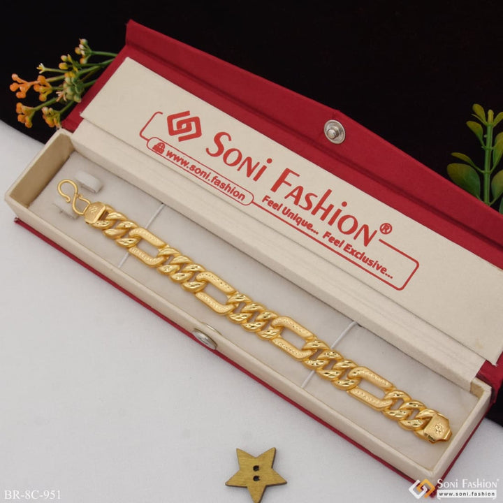 Gold bracelet in box with star from Pokal Casual Design Premium-Grade Quality - Style C951