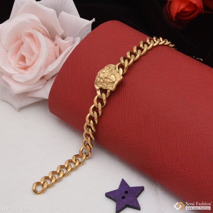 Streamlined design superior quality golden color bracelet