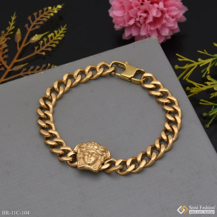 Streamlined design superior quality golden color bracelet