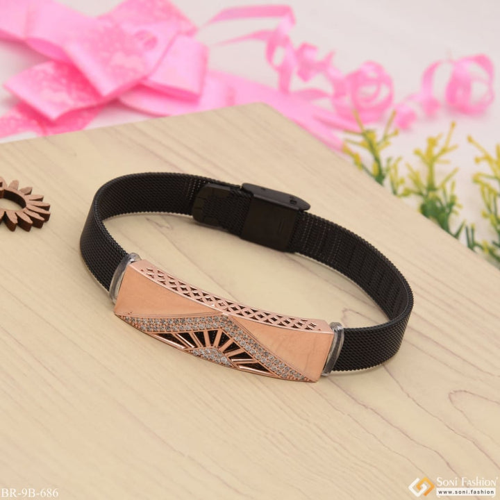 Rose gold bracelet with a rose design - Triangle with diamond design B686